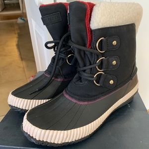 Tommy Hilfiger snow boots